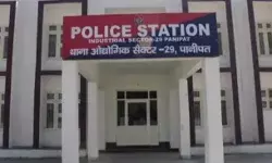 हाईवे पर चलती ट्रैक्टर ट्राली में घुसी बाइक- पिता की मौत, बेटा गंभीर हाईवे पर चलती ट्रैक्टर ट्राली में घुसी बाइक- पिता की मौत, बेटा गंभीर