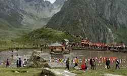 मंदिर जा रहे श्रद्धालुओं पर गिरा पत्थर-पैदल जा रहे दो श्रद्धालुओं की मौत मंदिर जा रहे श्रद्धालुओं पर गिरा पत्थर-पैदल जा रहे दो श्रद्धालुओं की मौत