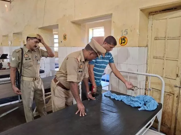 पैर में गोली व हाथ में हथकड़ी- फिर भी दरोगा की मां का हत्यारोंपी फरार पैर में गोली व हाथ में हथकड़ी- फिर भी दरोगा की मां का हत्यारोंपी फरार