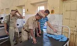 पैर में गोली व हाथ में हथकड़ी- फिर भी दरोगा की मां का हत्यारोंपी फरार पैर में गोली व हाथ में हथकड़ी- फिर भी दरोगा की मां का हत्यारोंपी फरार