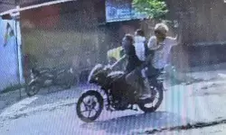 दिन निकलते ही लूट- दुकान पर जा रहे सर्राफ से लाखों की ज्वेलरी लूटी दिन निकलते ही लूट- दुकान पर जा रहे सर्राफ से लाखों की ज्वेलरी लूटी