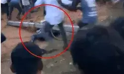 मटकी फोड़ते समय 12 साल के बच्चे पर गिरा बिजली का खंभा- मौके पर... मटकी फोड़ते समय 12 साल के बच्चे पर गिरा बिजली का खंभा- मौके पर...