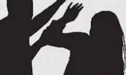 गाड़ी पार्क करने पर महिला आरक्षी से बेड टच- सुहान इमरान ने की मारपीट गाड़ी पार्क करने पर महिला आरक्षी से बेड टच- सुहान इमरान ने की मारपीट