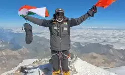 यूरोप की सबसे ऊंची चोटी पर फहराया तिरंगा- गुंजायमान किया जय श्री राम यूरोप की सबसे ऊंची चोटी पर फहराया तिरंगा- गुंजायमान किया जय श्री राम