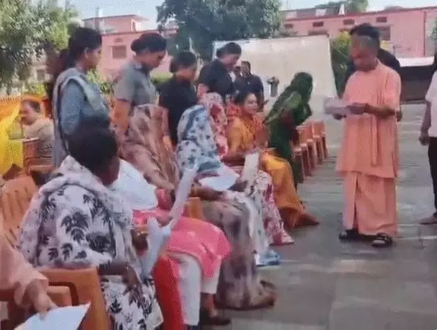 जनता दर्शन में CM ने सुनी फरियादियों की समस्याएं- दिया समाधान का भरोसा जनता दर्शन में CM ने सुनी फरियादियों की समस्याएं- दिया समाधान का भरोसा