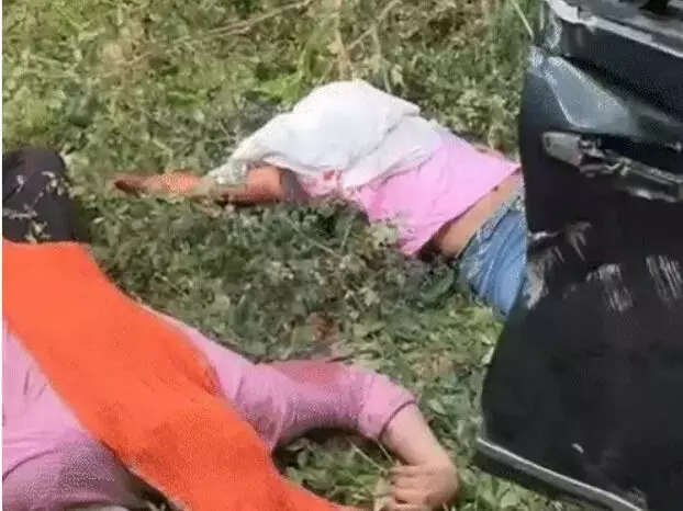 हर्ष पर्वत पर ढाई सौ फीट गहरी खाई में गिरी स्कोडा- महिला एवं युवक की..