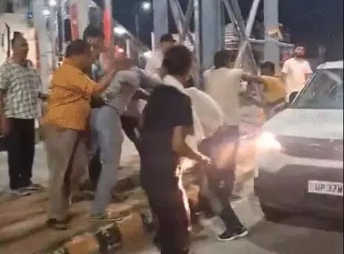 सेना के जवान को बांधकर पीटने वाले चार शूरवीर टोलकर्मी गिरफ्तार सेना के जवान को बांधकर पीटने वाले चार शूरवीर टोलकर्मी गिरफ्तार