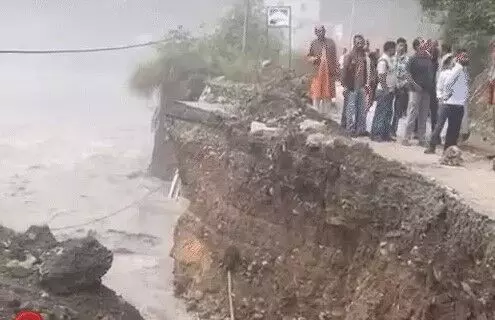 देखते ही देखते सतलुज में समाई सड़क- स्कूलों में छुट्टी का ऐलान