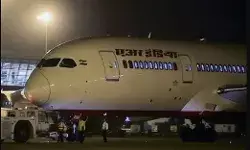 टेक ऑफ से पहले एयर इंडिया के विमान में खराबी- फ्लाइट की गई रदद टेक ऑफ से पहले एयर इंडिया के विमान में खराबी- फ्लाइट की गई रदद