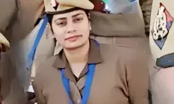 अचानक सड़क पर आये कुत्ते की वजह से चली गई महिला दरोगा की जान अचानक सड़क पर आये कुत्ते की वजह से चली गई महिला दरोगा की जान