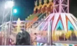 मेले में 50 फीट ऊंचा झूला टूट कर गिरा- दो बच्चों समेत पांच लोगों की... मेले में 50 फीट ऊंचा झूला टूट कर गिरा- दो बच्चों समेत पांच लोगों की...