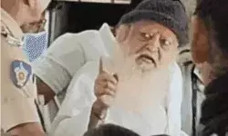 आसाराम की बिगड़ी हालत- जांच के लिए ले जाया गया हॉस्पिटल