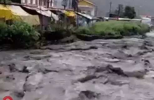अब कुल्लू में फटा बादल-मचाई बाजार में तबाही-बह गई कई दुकानें