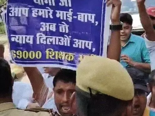 डिप्टी सीएम के आवास पर शिक्षक भर्ती अभ्यर्थियों का हंगामा