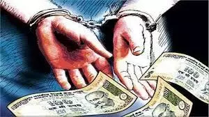 एक चिकित्सक इतने हजार रुपए की रिश्वत लेते हुए गिरफ्तार