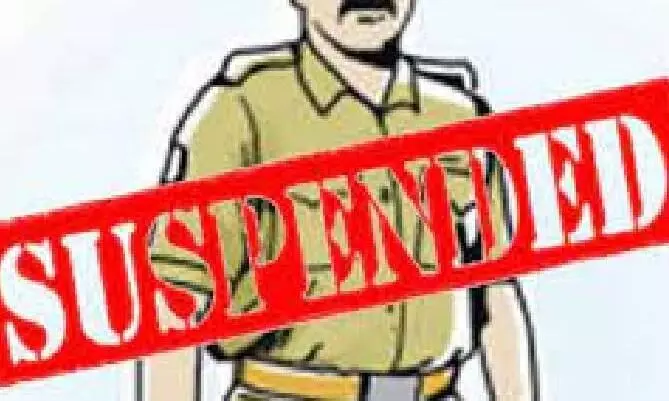 अश्लील नृत्य के चक्कर में फंसे नौ पुलिस कर्मी हुए निलम्बित अश्लील नृत्य के चक्कर में फंसे नौ पुलिस कर्मी हुए निलम्बित
