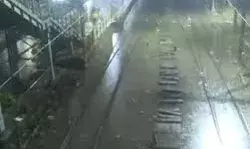 रेल पटरियों पर जलभराव के कारण रेलवे की हार्बर लाइन की सेवाएं स्थगित रेल पटरियों पर जलभराव के कारण रेलवे की हार्बर लाइन की सेवाएं स्थगित