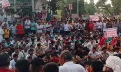 CBI करेगी मनीषा की मौत की जांच- एम्स में पोस्टमार्टम पर अड़े ग्रामीण CBI करेगी मनीषा की मौत की जांच- एम्स में पोस्टमार्टम पर अड़े ग्रामीण