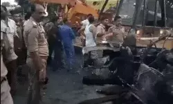 टक्कर के बाद डीसीएम एवं डंपर में लगी आग- तीन लोग जिंदा जले टक्कर के बाद डीसीएम एवं डंपर में लगी आग- तीन लोग जिंदा जले