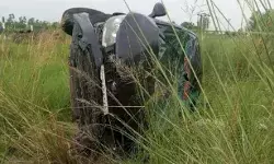 डिवाइडर से टकराकर खाई में गिरी गाड़ी- कारोबारी की मौत- इलाज के लिए.... डिवाइडर से टकराकर खाई में गिरी गाड़ी- कारोबारी की मौत- इलाज के लिए....