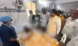 बॉयफ्रेंड का छात्रा पर चाकू से हमला- भीड़ ने आरोपी का बनाया भुर्ता बॉयफ्रेंड का छात्रा पर चाकू से हमला- भीड़ ने आरोपी का बनाया भुर्ता