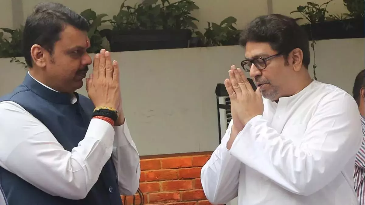 वजूद बचाने को फड़फड़ा रहे राज ठाकरे ने की फडणवीस से मुलाकात-अटकलों..