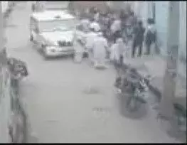 महिला पुरुषों की भीड़ की राजस्व टीम से धक्का मुक्की- छुड़ाये बकायेदार