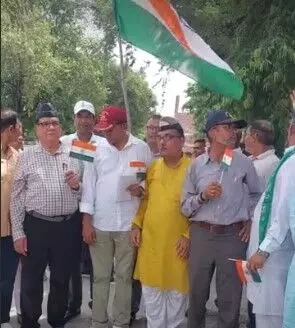 टोल पर फौजी से मारपीट- पूर्व सैनिकों का तिरंगे के साथ कलेक्ट्रेट में..