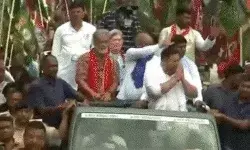 वोटर अधिकार यात्रा- तेजस्वी की गाड़ी के नीचे आया जवान- टूटे पैर वोटर अधिकार यात्रा- तेजस्वी की गाड़ी के नीचे आया जवान- टूटे पैर