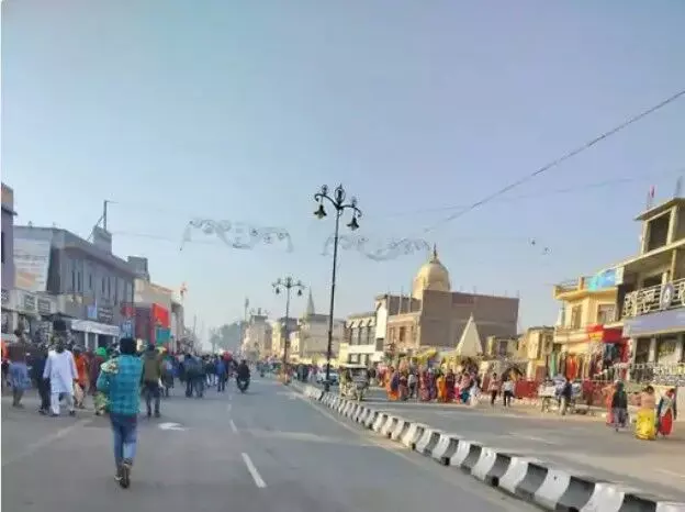 कंप्रेसर में हुए ब्लास्ट से रेफ्रिजरेटर की दुकान में लगी आग