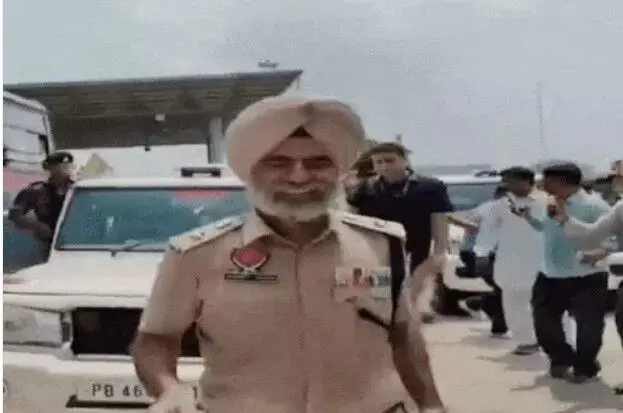 BJP के प्रदेश अध्यक्ष को पुलिस में उठाया- कैंप जाते वक्त रोका BJP के प्रदेश अध्यक्ष को पुलिस में उठाया- कैंप जाते वक्त रोका