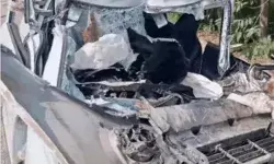 एक्सप्रेस वे पर हादसा- हरिद्वार से लौट रहे लोगों की कार ट्रक से टकराई एक्सप्रेस वे पर हादसा- हरिद्वार से लौट रहे लोगों की कार ट्रक से टकराई