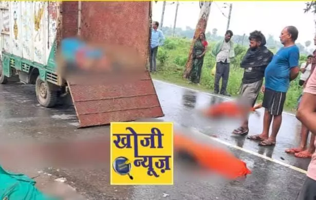 गंगा स्नान करने जा रहे ऑटो को ट्रक ने मारी टक्कर - 7 की मौत गंगा स्नान करने जा रहे ऑटो को ट्रक ने मारी टक्कर - 7 की मौत