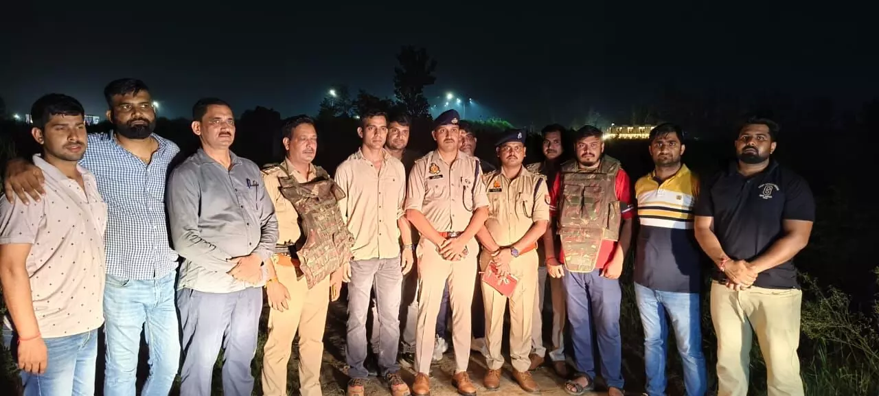 पुलिस ने मुठभेड़ के बाद सवा लाख के इनामी बदमाश को किया को किया अरेस्ट पुलिस ने मुठभेड़ के बाद सवा लाख के इनामी बदमाश को किया को किया अरेस्ट