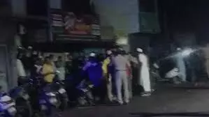 साउंड सिस्टम विवाद को लेकर हुई झड़प, दो पुलिस अधिकारी समेत दस लोग घायल साउंड सिस्टम विवाद को लेकर हुई झड़प, दो पुलिस अधिकारी समेत दस लोग घायल