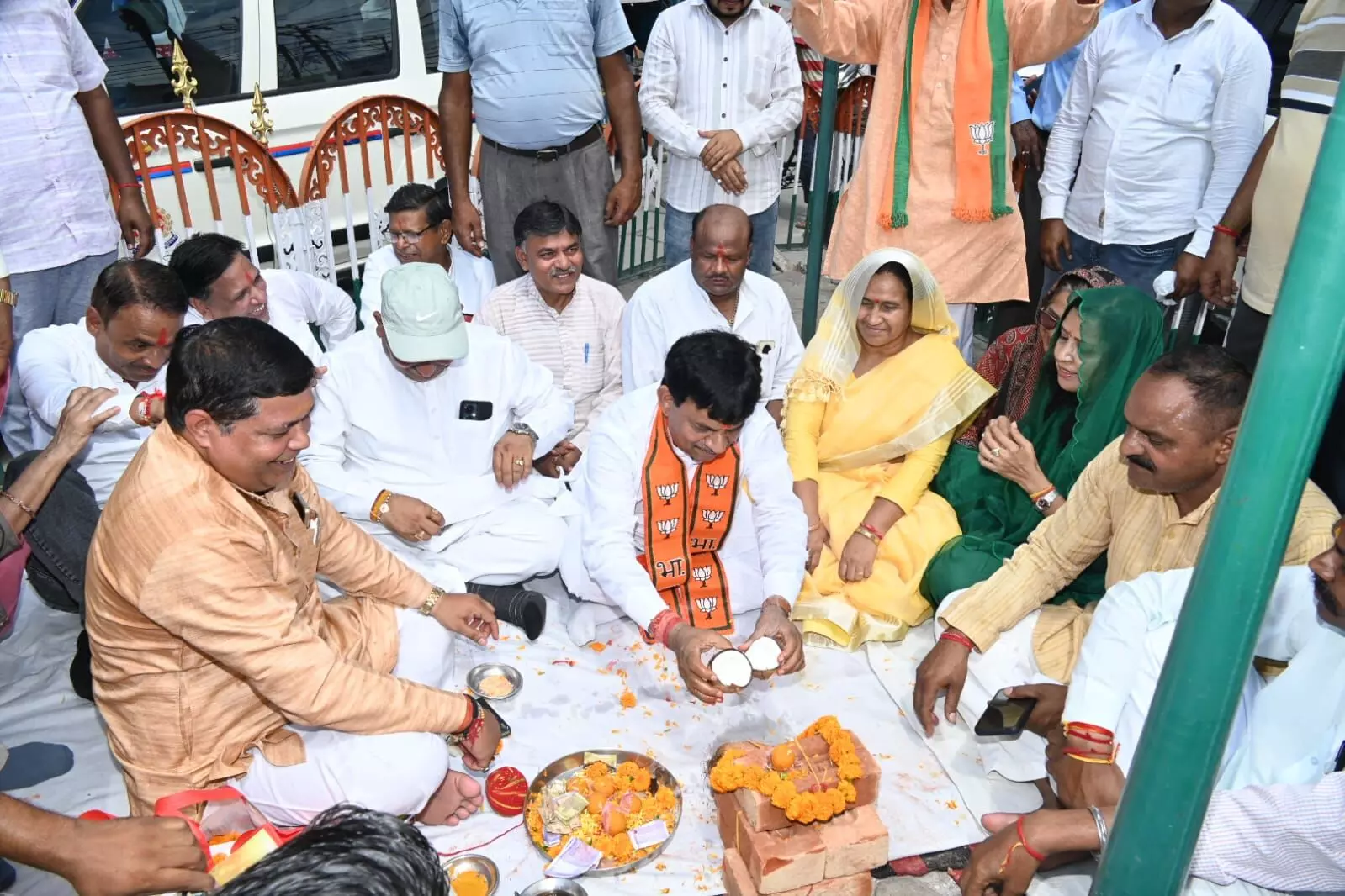 अहिल्याबाई की मूर्ति एवं चौक के सौंदर्यीकरण का मंत्री ने किया शिलान्यास अहिल्याबाई की मूर्ति एवं चौक के सौंदर्यीकरण का मंत्री ने किया शिलान्यास