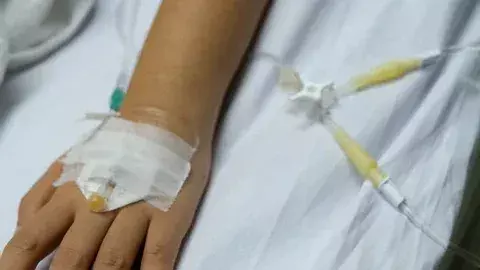 एक घर में बेहोश पाए गए तीन लोगों को अस्पताल में कराया भर्ती एक घर में बेहोश पाए गए तीन लोगों को अस्पताल में कराया भर्ती