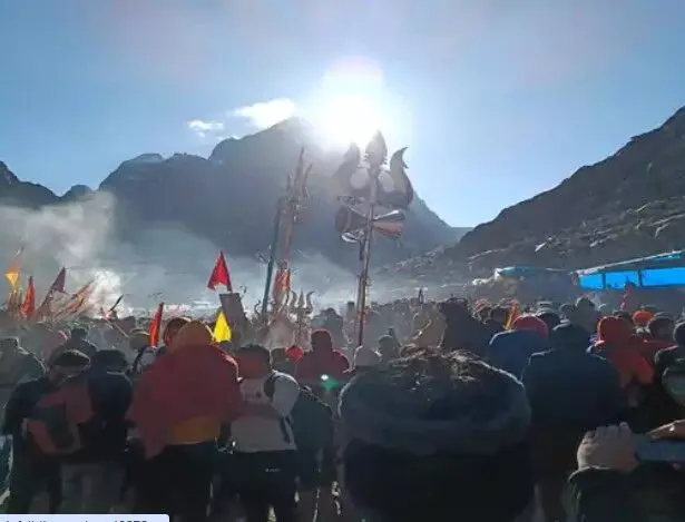 मणिमहेश की यात्रा में पंजाब के तीन युवकों की इस चीज की कमी से गई जान मणिमहेश की यात्रा में पंजाब के तीन युवकों की इस चीज की कमी से गई जान