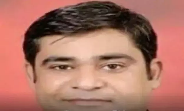 BSP नेता के मर्डर में फरार पूर्व मंत्री को नेपाल से किया गिरफ्तार BSP नेता के मर्डर में फरार पूर्व मंत्री को नेपाल से किया गिरफ्तार