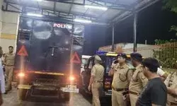 श्रद्धालुओं को लेकर जा रहे ट्राली में कंटेनर ने मारी टक्कर - 8 की मौत श्रद्धालुओं को लेकर जा रहे ट्राली में कंटेनर ने मारी टक्कर - 8 की मौत