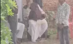 खाली पड़ी रही कुर्सियां तो सपा सांसद को हॉल में शुरू करना पड़ा धरना खाली पड़ी रही कुर्सियां तो सपा सांसद को हॉल में शुरू करना पड़ा धरना