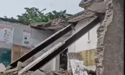 धमाके के साथ गिरा स्कूल का कमरा-पहले ही कर दिया गया था कमरा सील धमाके के साथ गिरा स्कूल का कमरा-पहले ही कर दिया गया था कमरा सील