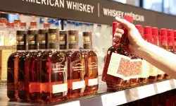 नया फंडा- नगद पैसे देकर नहीं अब दुकानों से ऐसे खरीदनी पड़ेगी दारू नया फंडा- नगद पैसे देकर नहीं अब दुकानों से ऐसे खरीदनी पड़ेगी दारू