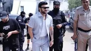 बॉलीवुड सिंगर को मारने आए शूटर्स की पुलिस से मुठभेड़ - 4 बदमाश घायल बॉलीवुड सिंगर को मारने आए शूटर्स की पुलिस से मुठभेड़ - 4 बदमाश घायल