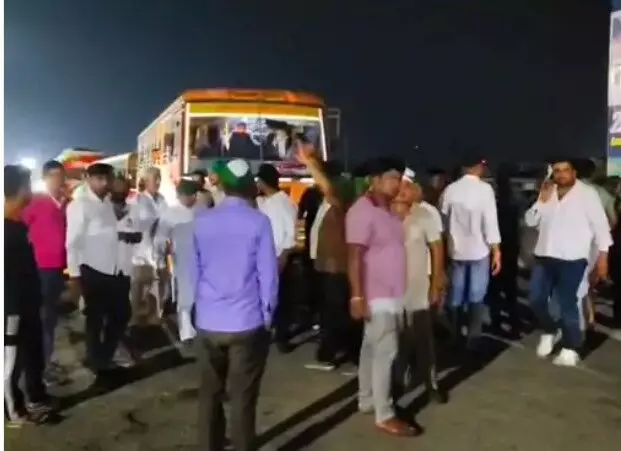 ग्राम देवता की जमीन पर कब्जे से उबाल- विरोध में फ्लाईओवर पर लगाया जाम ग्राम देवता की जमीन पर कब्जे से उबाल- विरोध में फ्लाईओवर पर लगाया जाम