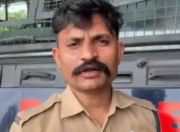 गुम हुए कुत्ते को लेकर RI ने कांस्टेबल पर उतारा नजला- की बेल्ट से पिटाई गुम हुए कुत्ते को लेकर RI ने कांस्टेबल पर उतारा नजला- की बेल्ट से पिटाई