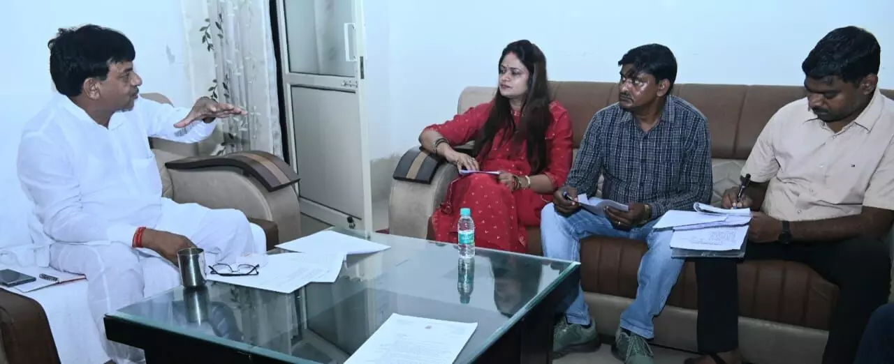 नगर विकास पर समीक्षा बैठक, मंत्री कपिल देव अग्रवाल ने दिए निर्देश नगर विकास पर समीक्षा बैठक, मंत्री कपिल देव अग्रवाल ने दिए निर्देश