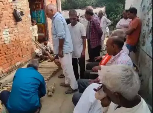 ई-रिक्शा चार्जिंग करते समय लगे करंट से 11वीं के स्टूडेंट की मौत ई-रिक्शा चार्जिंग करते समय लगे करंट से 11वीं के स्टूडेंट की मौत
