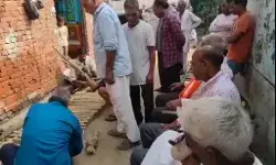 ई-रिक्शा चार्जिंग करते समय लगे करंट से 11वीं के स्टूडेंट की मौत ई-रिक्शा चार्जिंग करते समय लगे करंट से 11वीं के स्टूडेंट की मौत