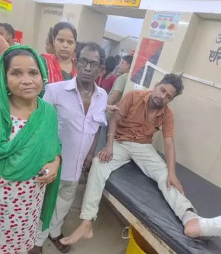 बाबरी मस्जिद के पक्षकार रहे इकबाल के बेटे पर आफत- कटा पैर का अंगूठा बाबरी मस्जिद के पक्षकार रहे इकबाल के बेटे पर आफत- कटा पैर का अंगूठा